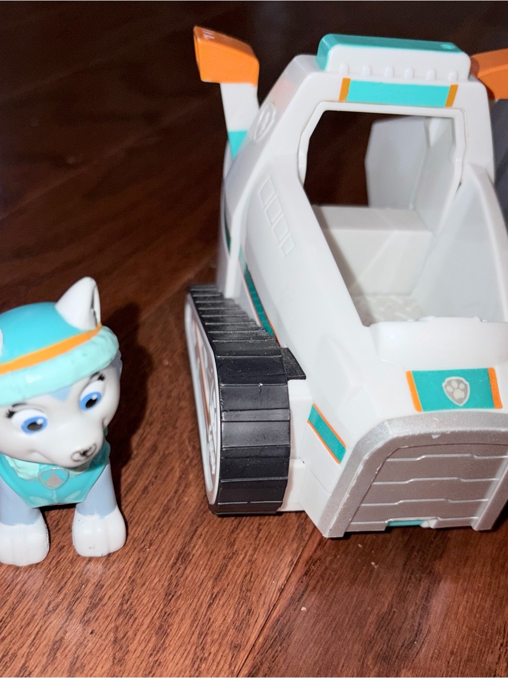 Paw Patrol Everest Figure with Snow Rescue Vehicle